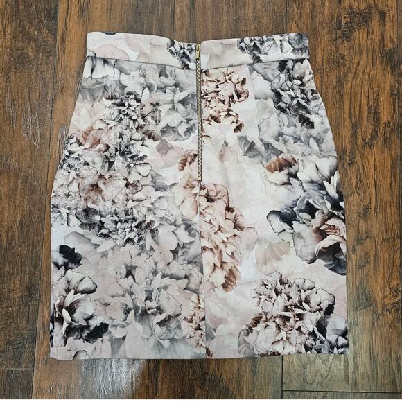 H&M Skirt Floral Size 10 Gray Blue- Great Condition - Picture 2 of 3